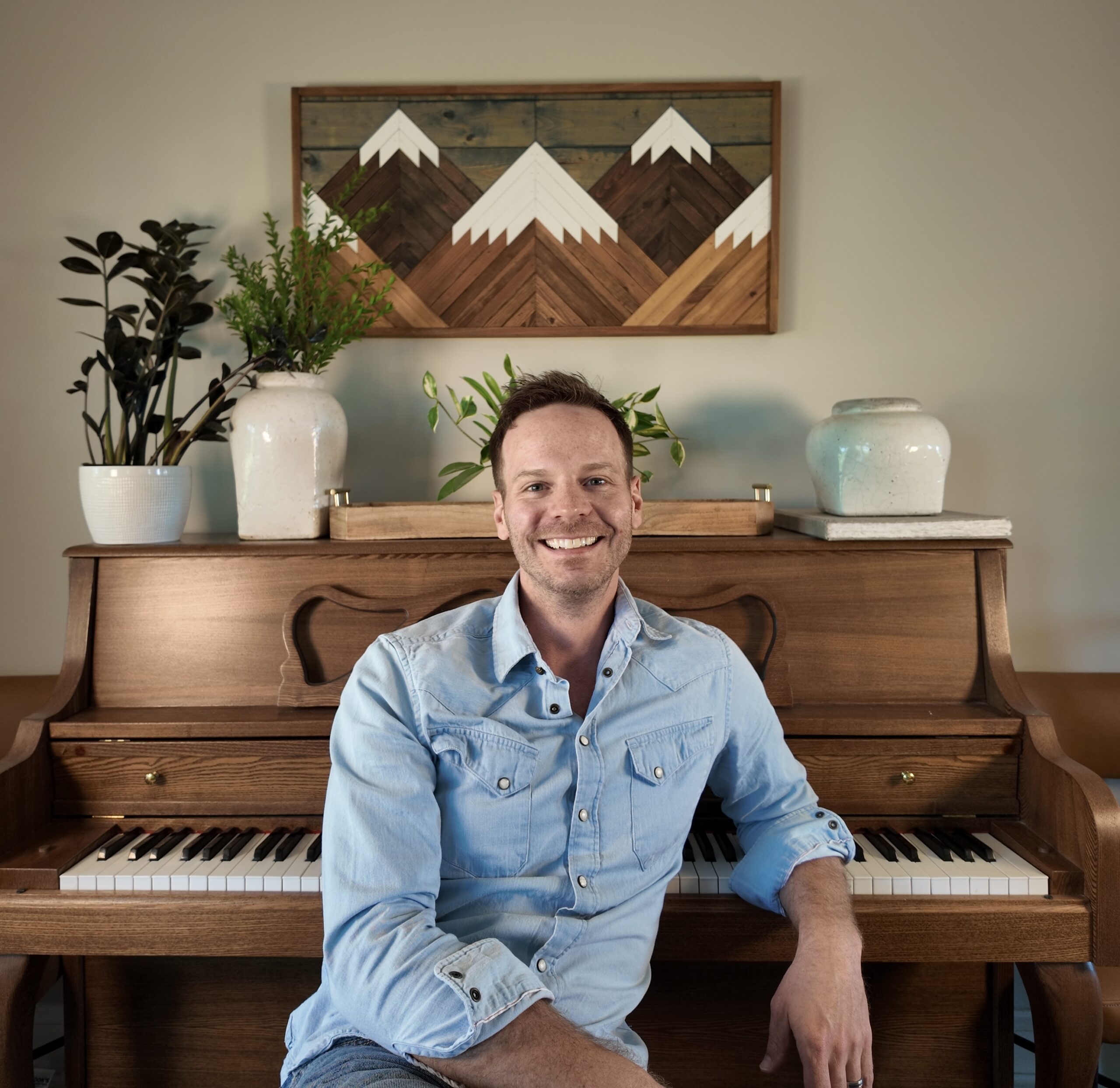Josh Raines Gift-Wrapped Affection-Instilled Euphoria in Euphonically-Packaged Soul-Pop in ‘Two Bears’